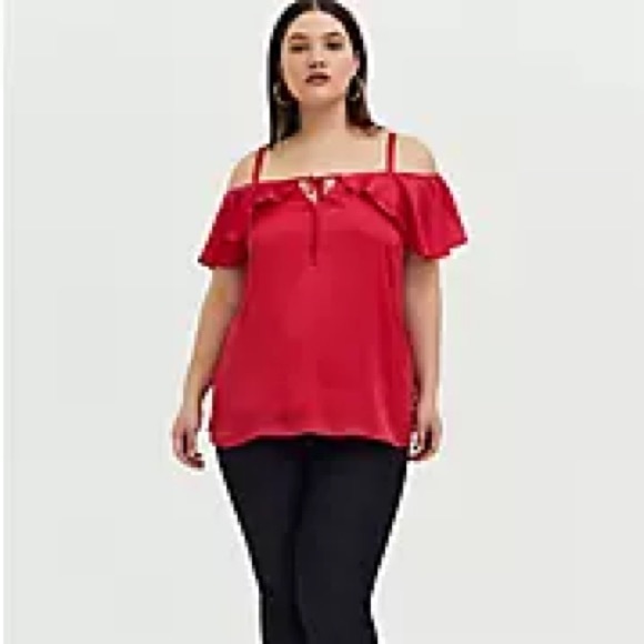 Torrid fuchsia pink textured chiffon cold shoulder blouse - Picture 2 of 7